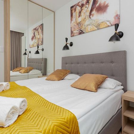 Mennica Residence - City Center Apartments By Noclegi Renters Varsovia Exterior foto